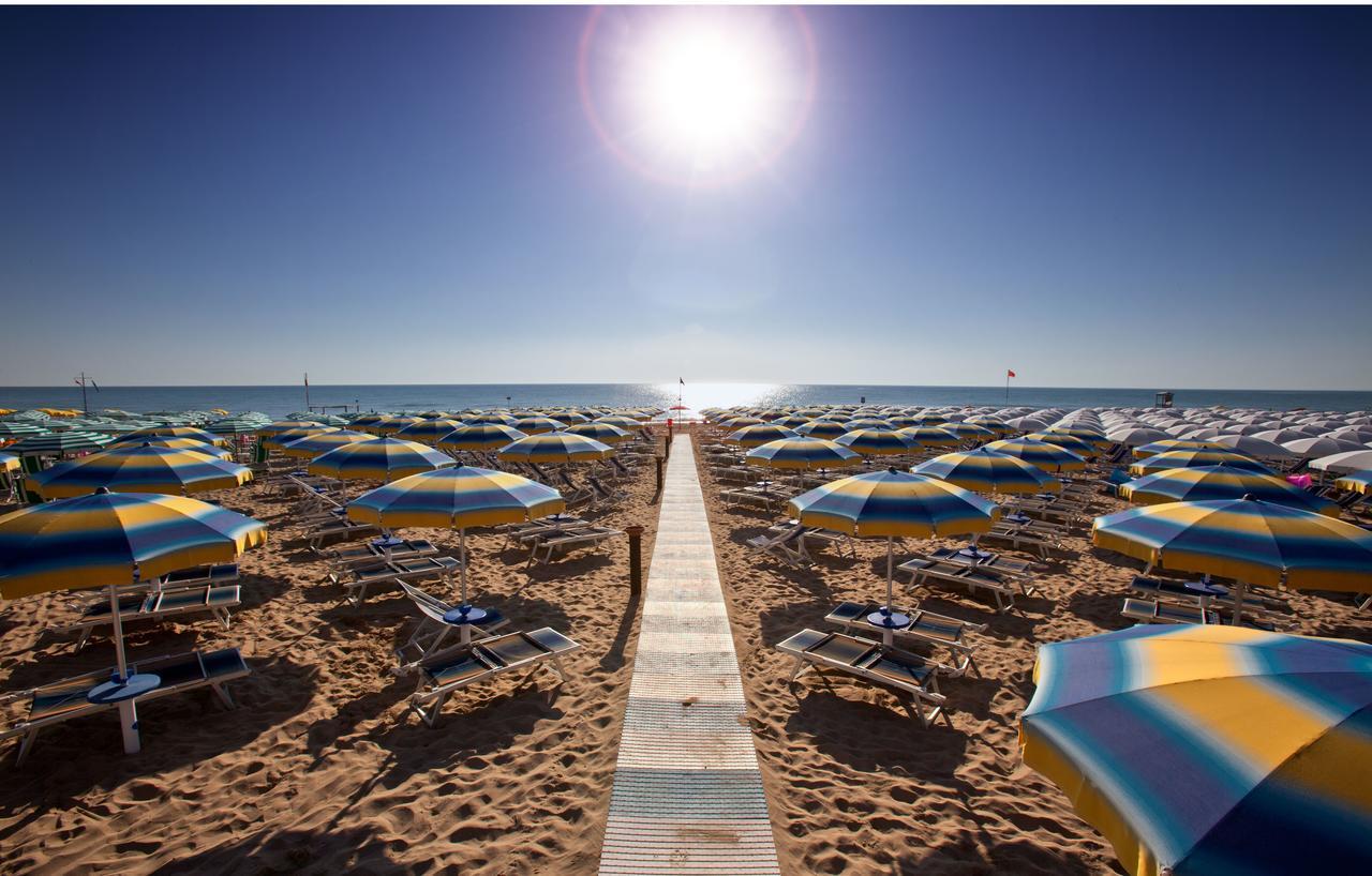 Hotel Antares Alba Adriatica Esterno foto