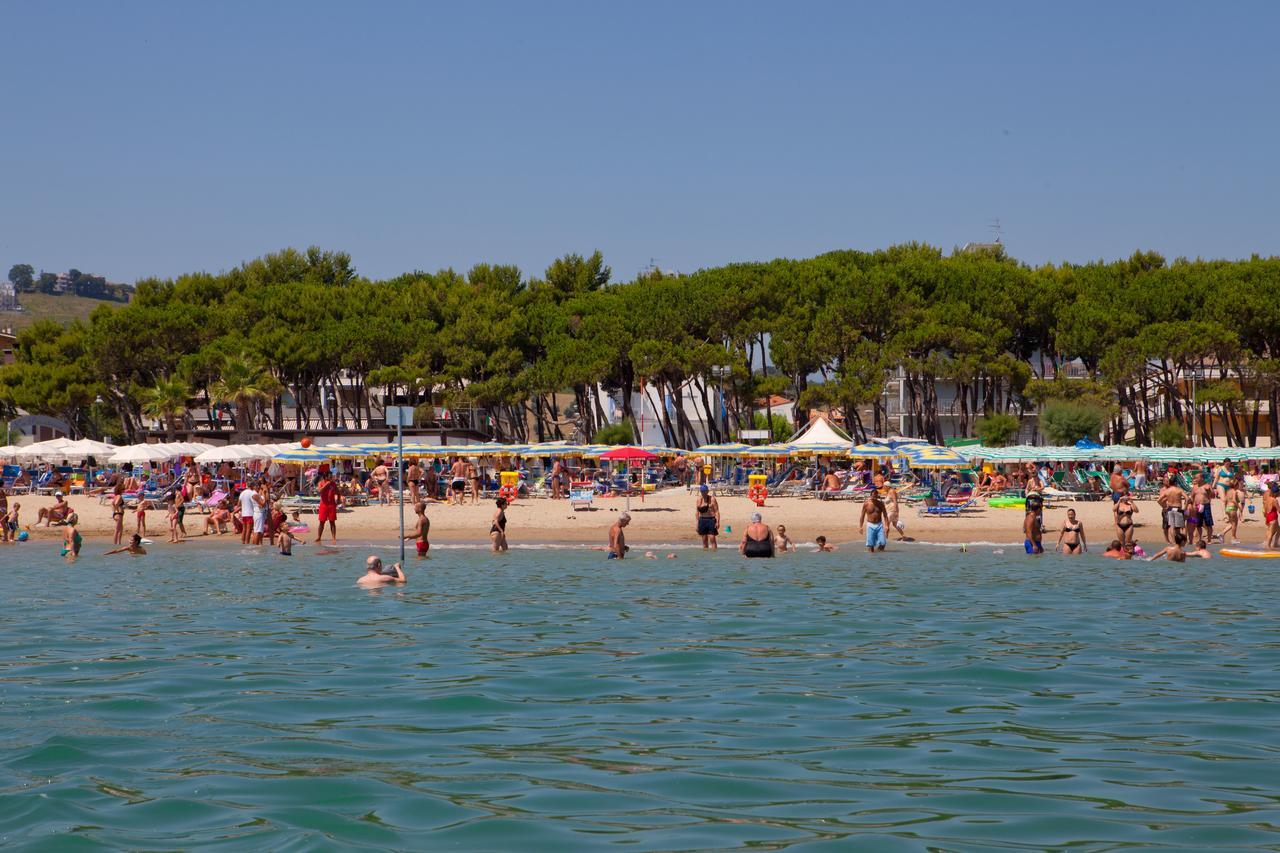 Hotel Antares Alba Adriatica Esterno foto