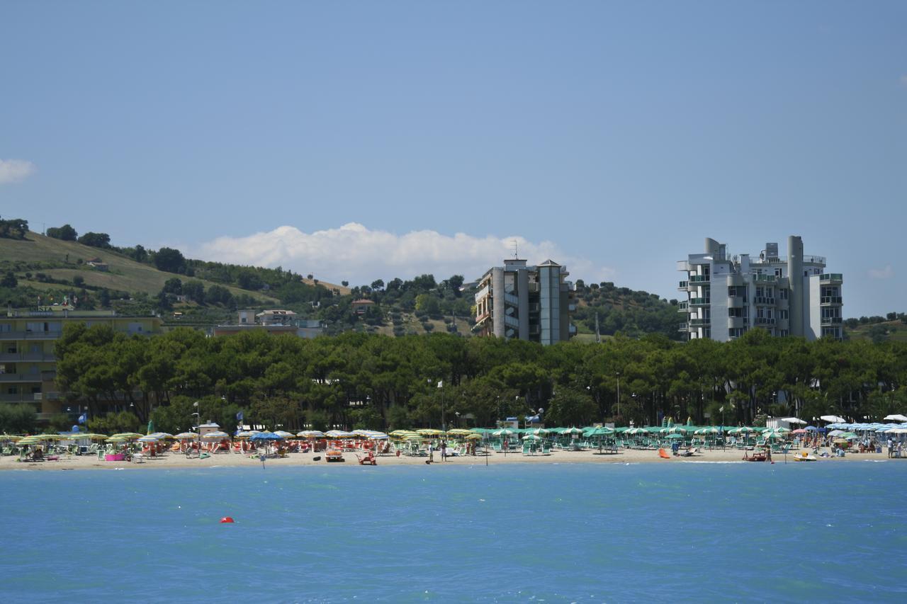 Hotel Antares Alba Adriatica Esterno foto