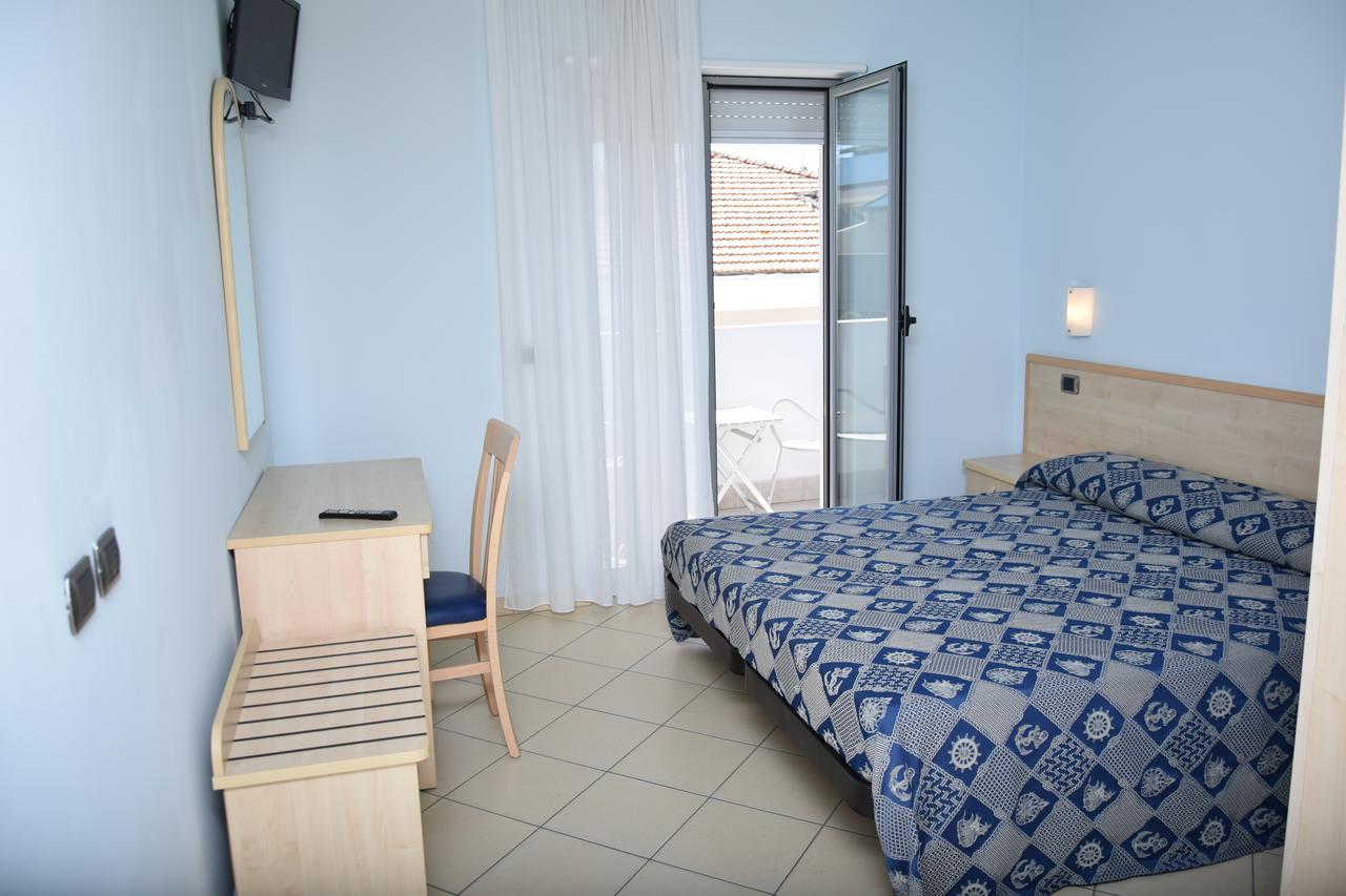 Hotel Antares Alba Adriatica Esterno foto