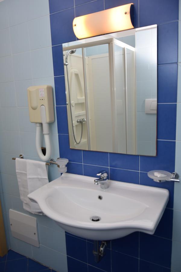Hotel Antares Alba Adriatica Esterno foto